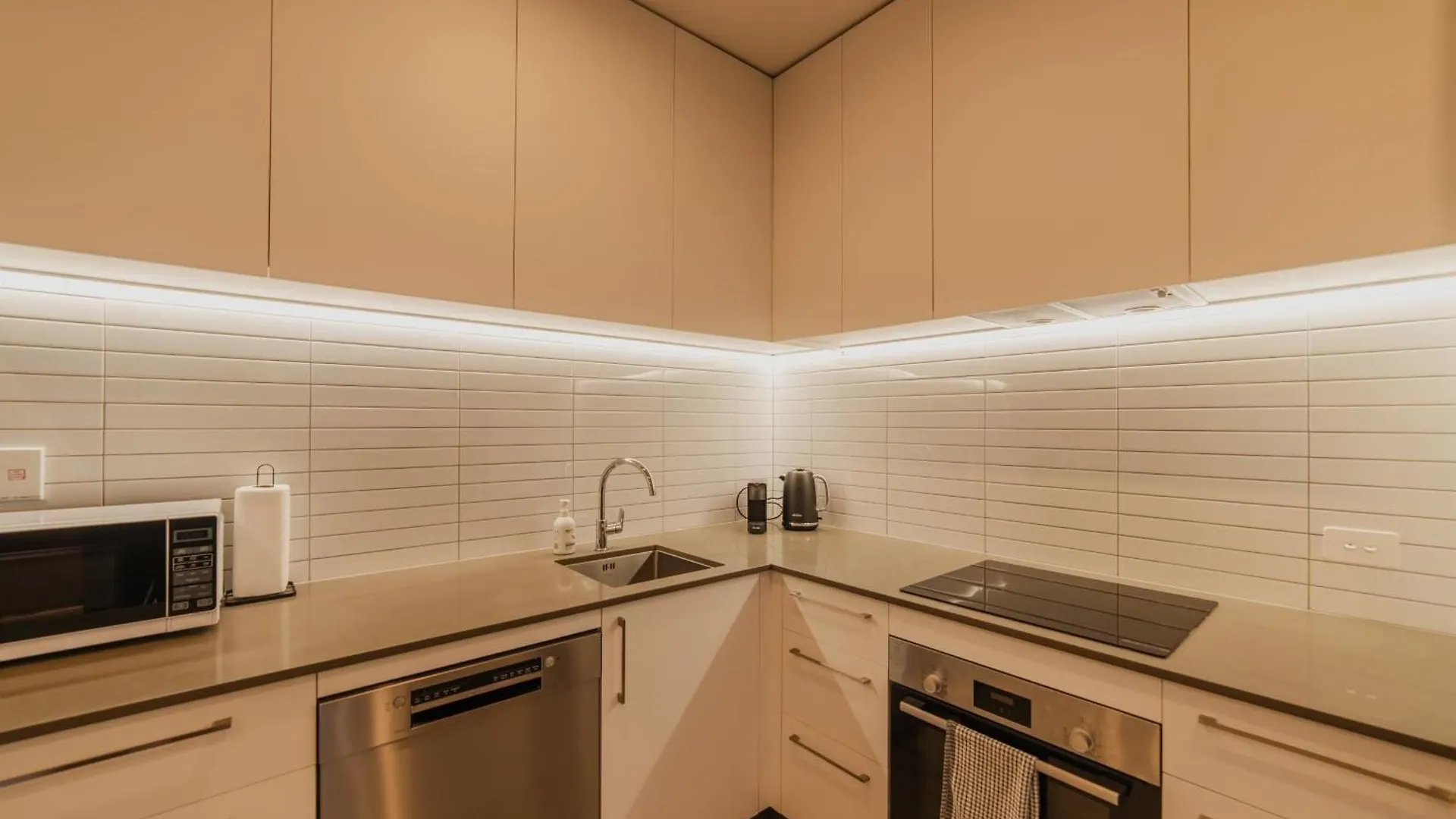 Central 1Br Apt - Balcony Kitchen & Bath Christchurch New Zealand
