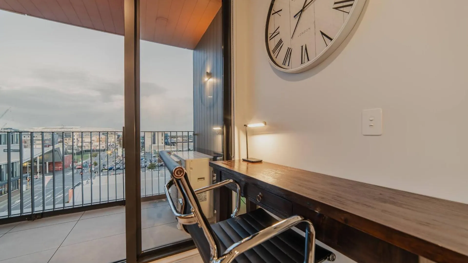 Apartment Central 1Br Apt - Balcony Kitchen & Bath Christchurch New Zealand