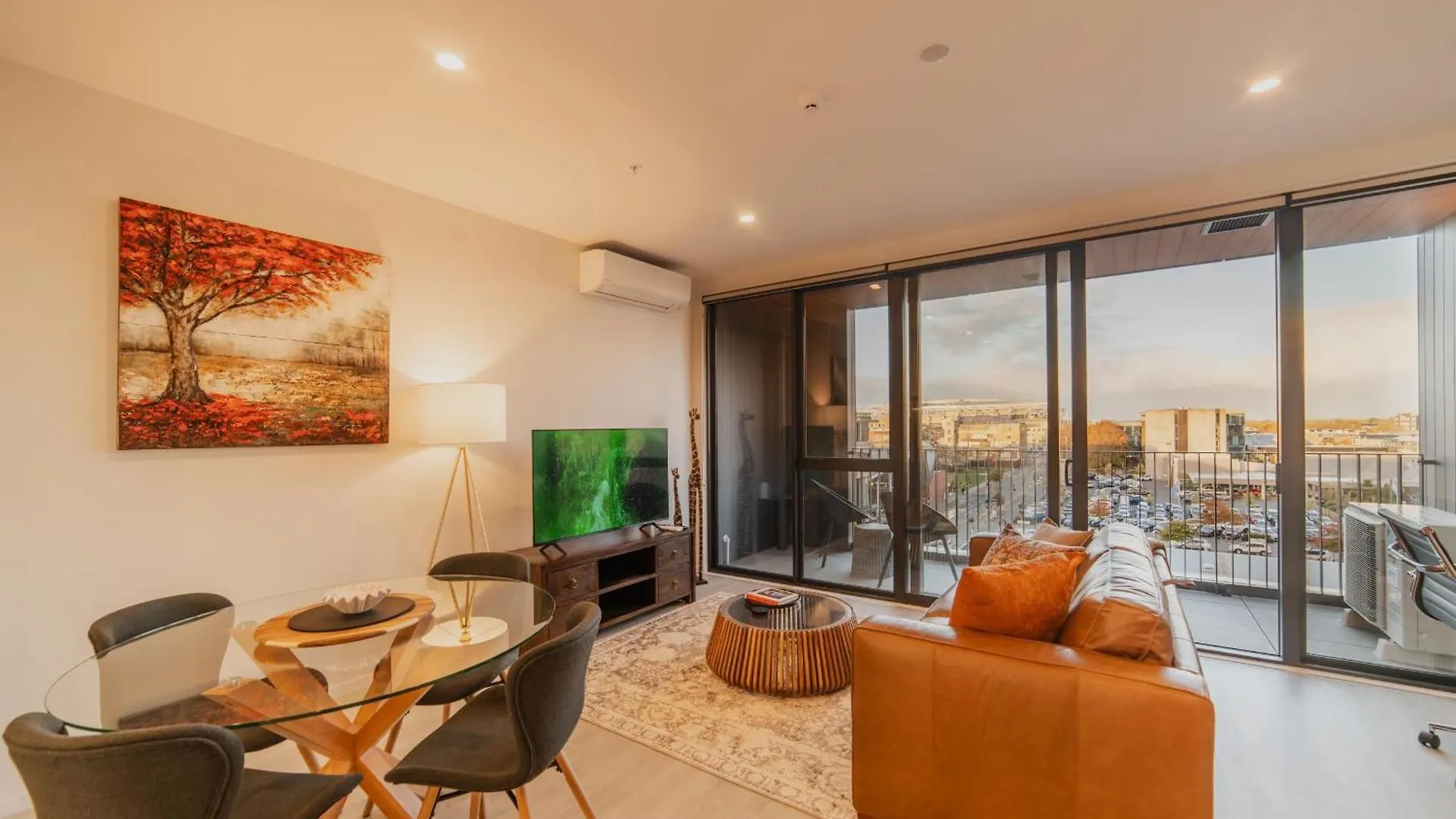 Central 1Br Apt - Balcony Kitchen & Bath Christchurch Apartment