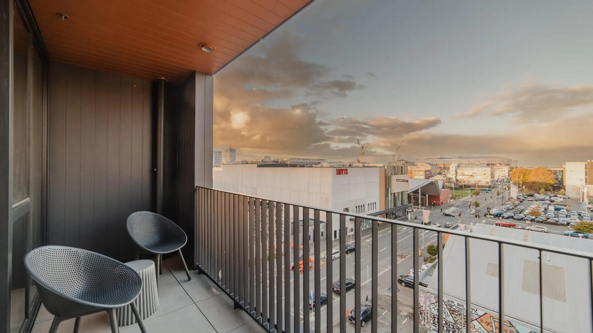 Central 1Br Apt - Balcony Kitchen & Bath Christchurch New Zealand