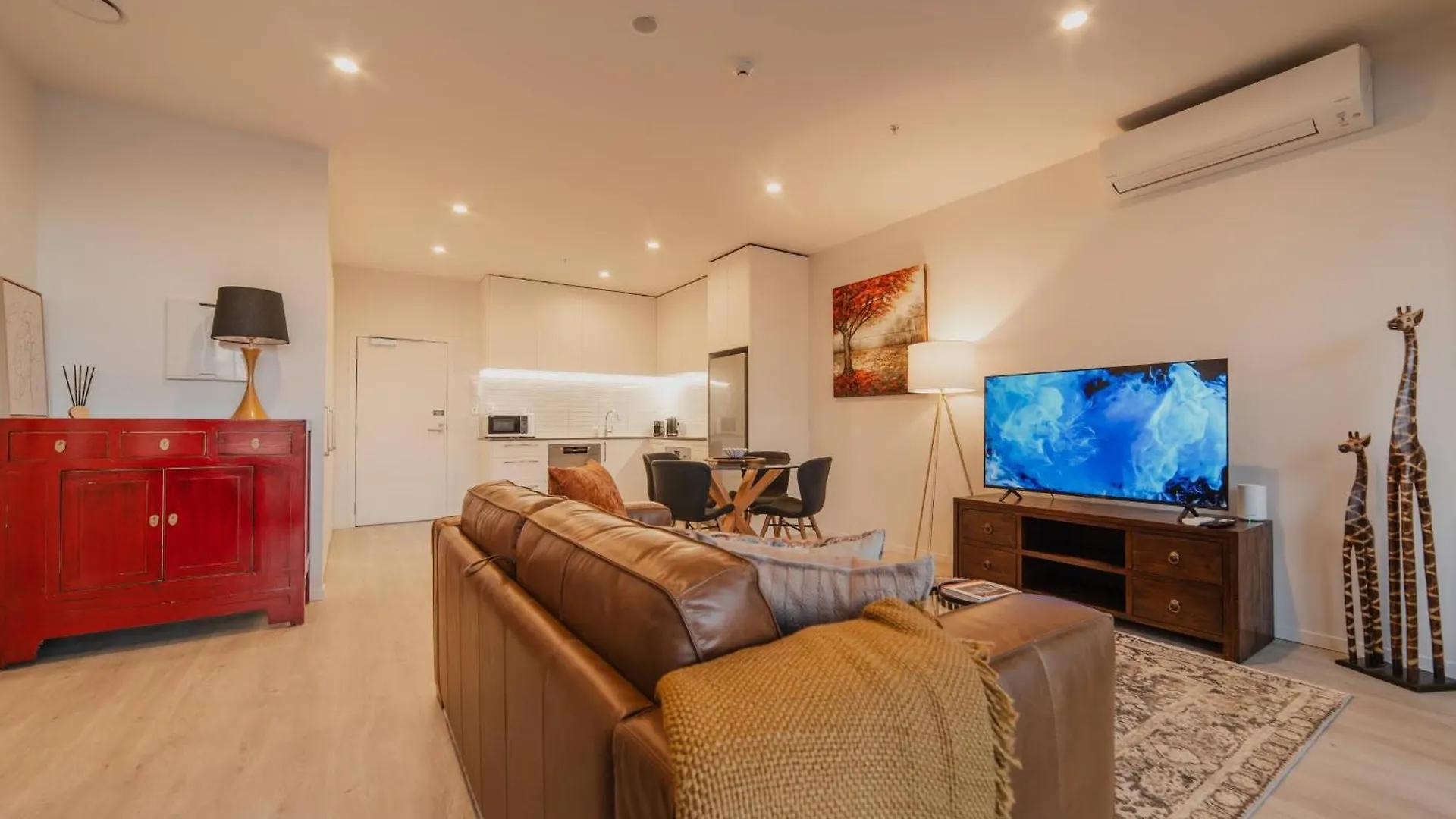 Central 1Br Apt - Balcony Kitchen & Bath Christchurch Apartment