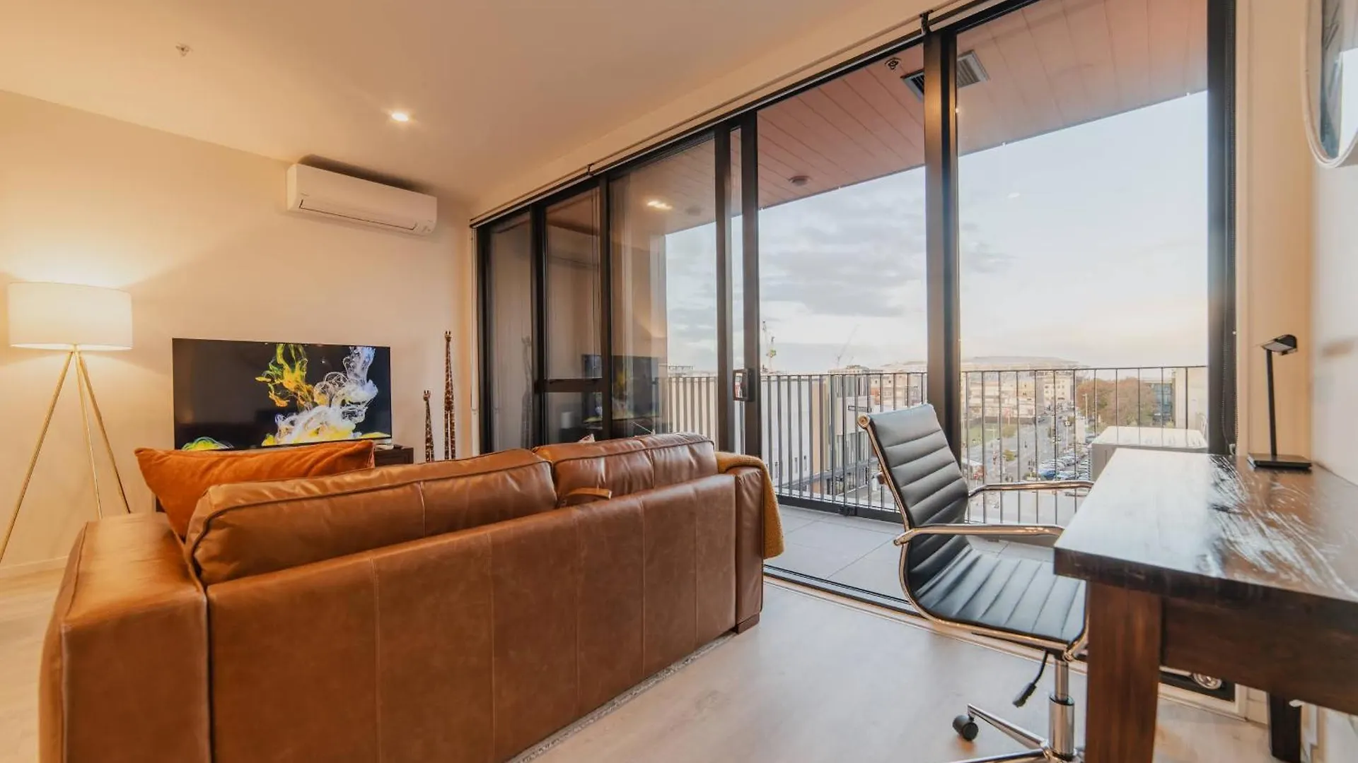 Apartment Central 1Br Apt - Balcony Kitchen & Bath Christchurch New Zealand