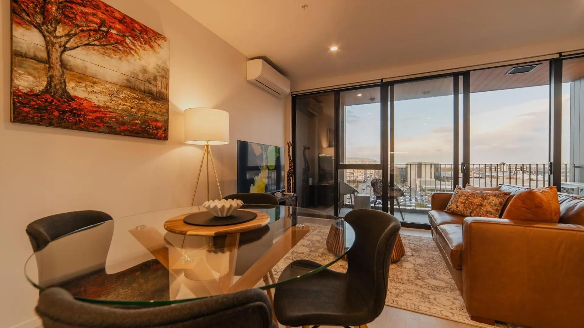 Central 1Br Apt - Balcony Kitchen & Bath Christchurch Apartment