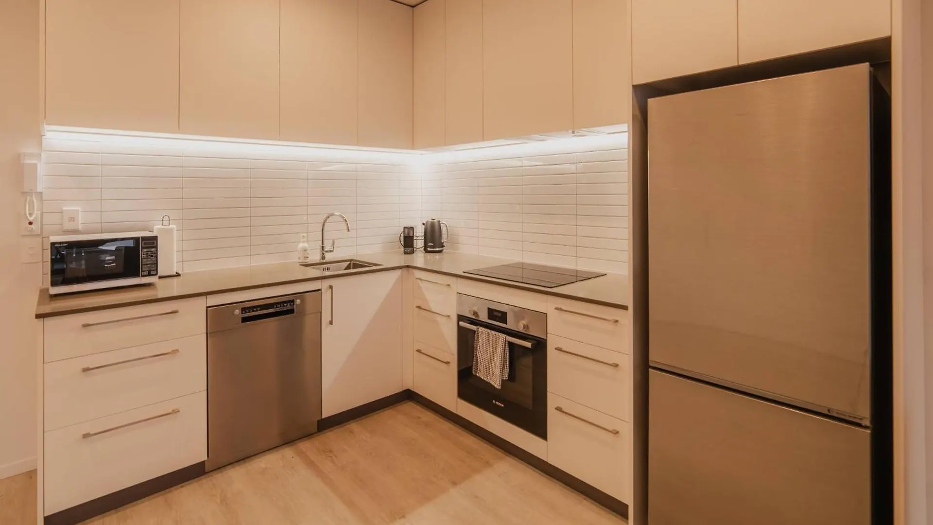 Apartment Central 1Br Apt - Balcony Kitchen & Bath Christchurch